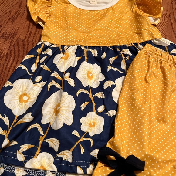 🆕🌼Yellow Spring/Summertime Flower Outfit🌼 - Picture 3 of 4